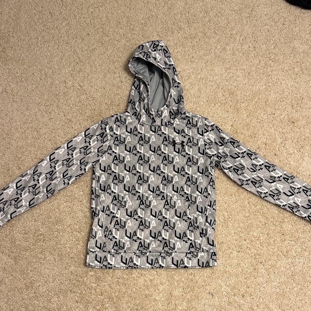Boys under Armour dry fit sweatshirt, size medium.